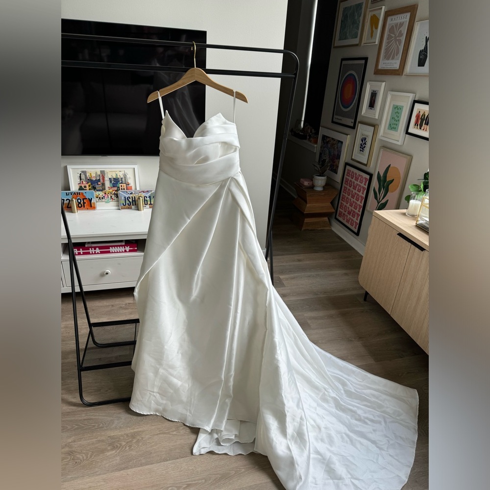 Ida Torez “Fascinatia” Wedding Gown, Ivory, Size 14 (Unaltered)